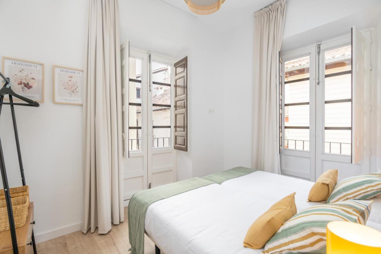 Apartamentos Luna Suites Palacio Dorita グラナダ エクステリア 写真